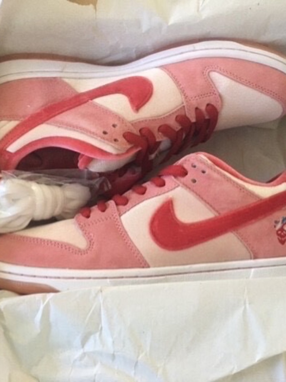 Size 9.5 - Nike Dunk Low SB x StrangeLove Valentines Day Brand New in Box! - Picture 2 of 9